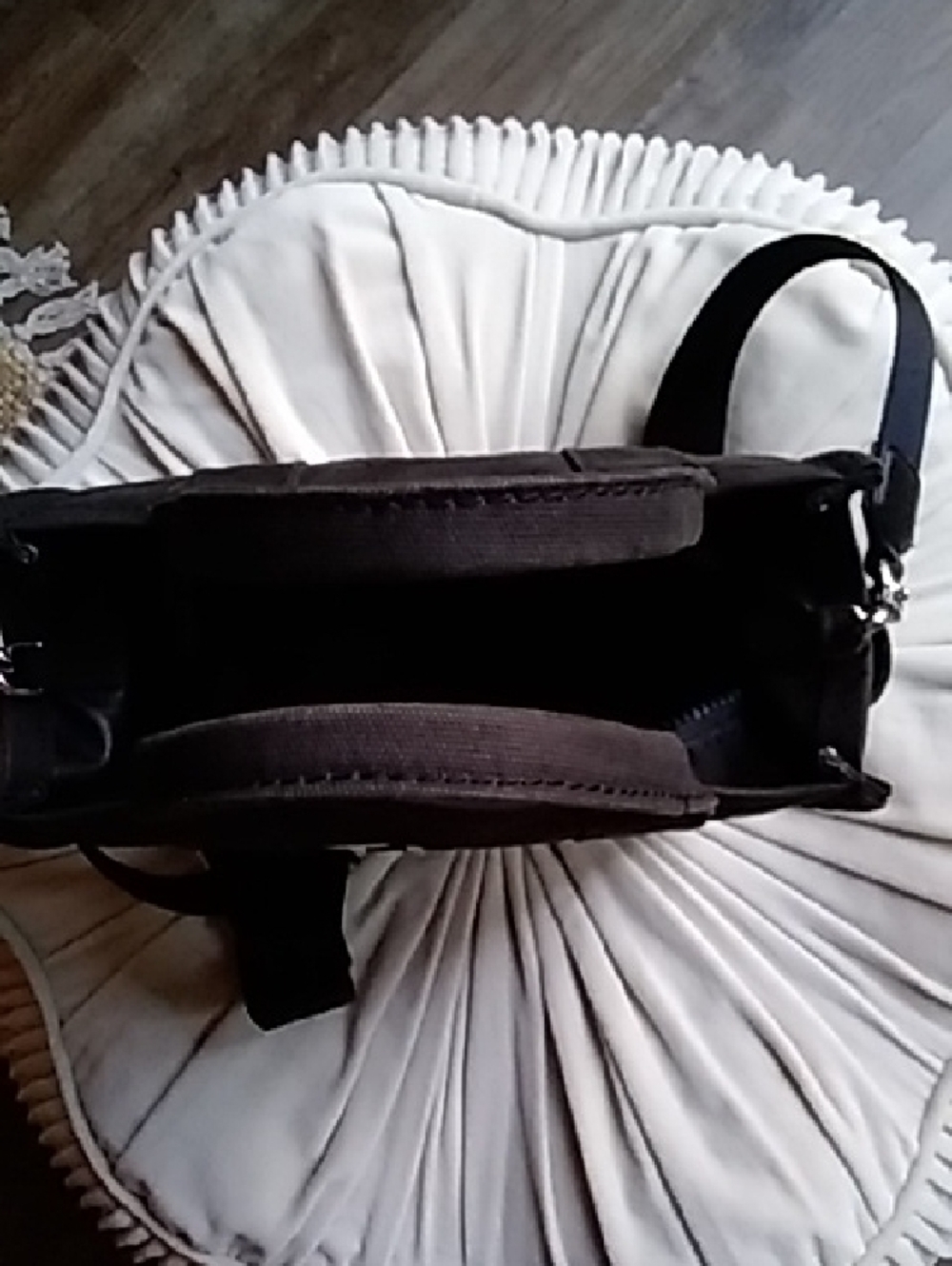 Marc Jacobs Black 'The Tote Bag' Messenger Tote with White Logo ๐ค๐ค - Picture 5 of 5